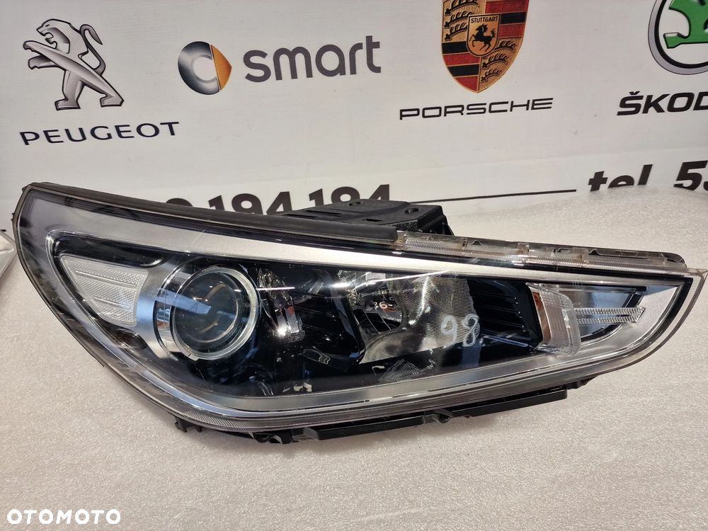 HYUNDAI i30 3 III 17- PRAWA LAMPA PRZEDNIA PRZÓD , SOCZEWKA , KOSTKA ZIELONA 10 PINOWA , NR 92102-G4020 / G4921-22020 , NR AUKCJI LPP98 - 1