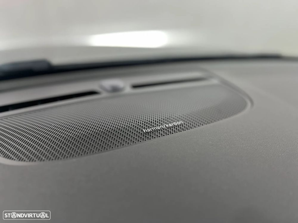 Volvo XC 40 2.0 B3 Black Edition - 24