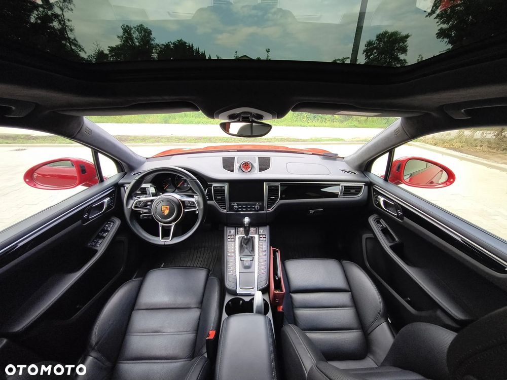 Porsche Macan Turbo - 35