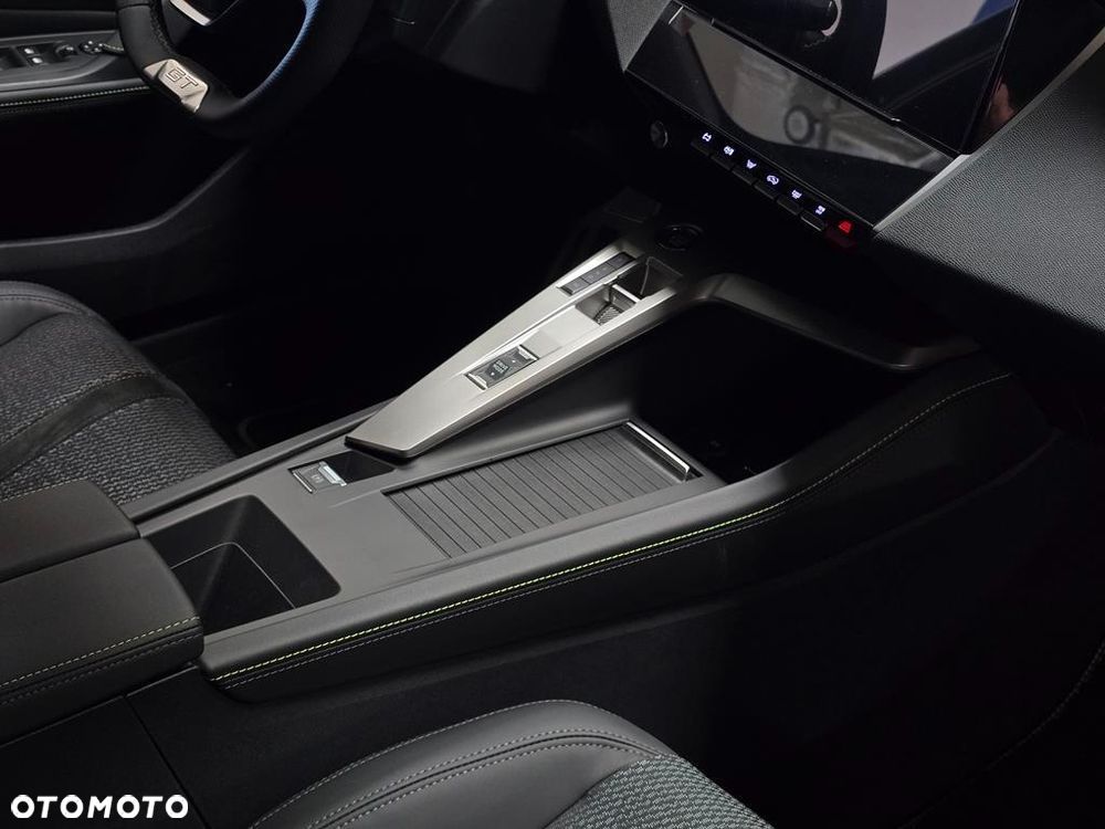 Peugeot 308 1.2 mHEV GT S e-DCS6 - 24