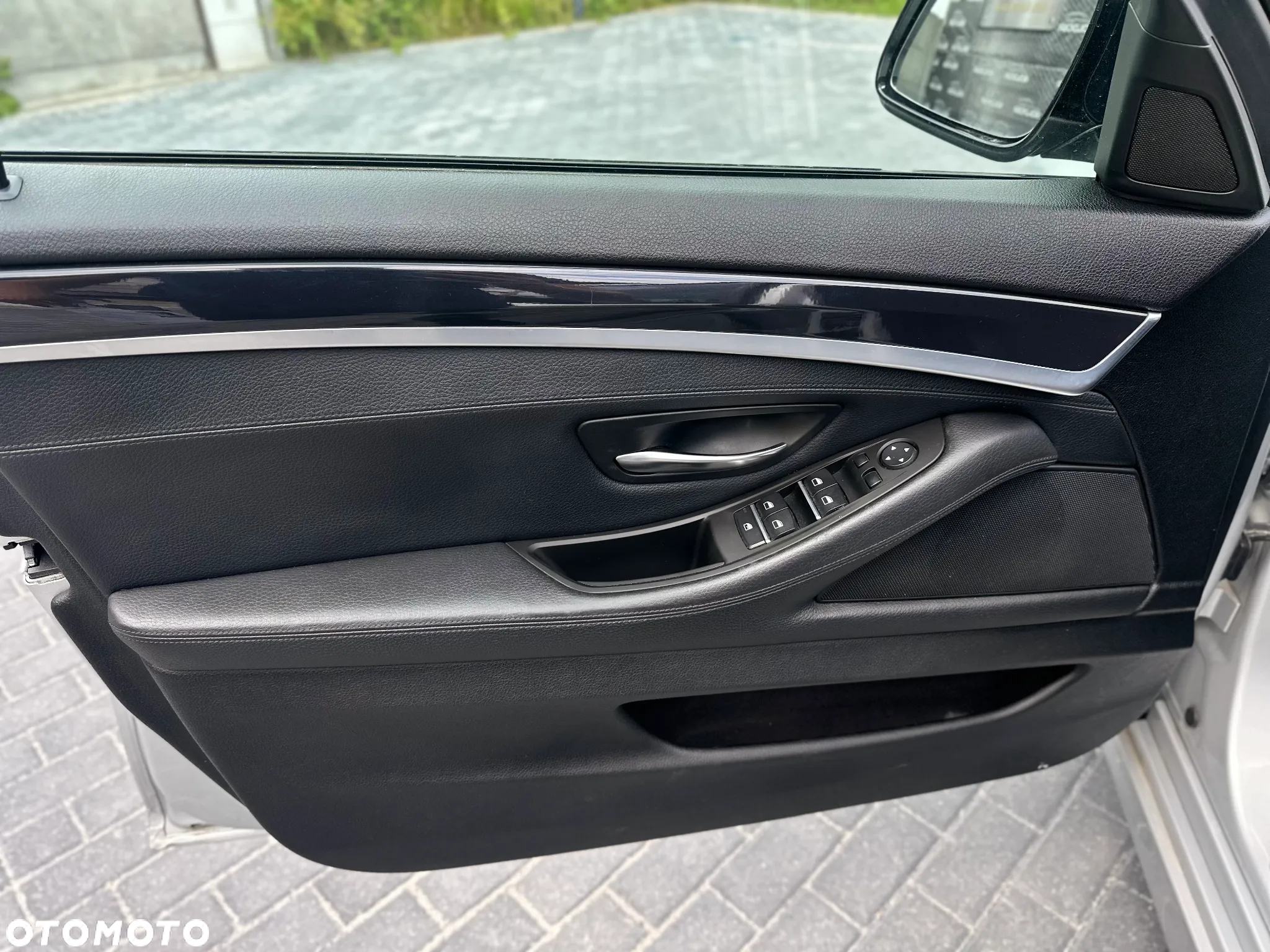 BMW Seria 5 530d xDrive Touring - 11