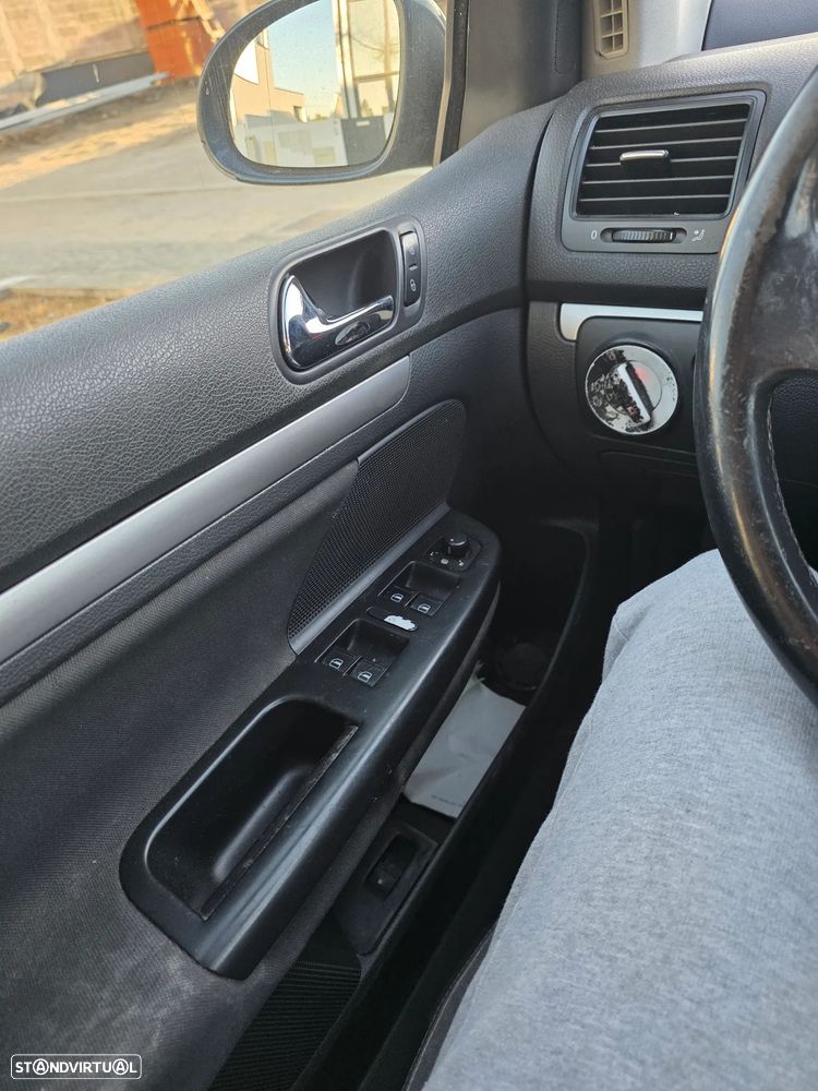 VW Golf 2.0 TDi Comfortline - 5