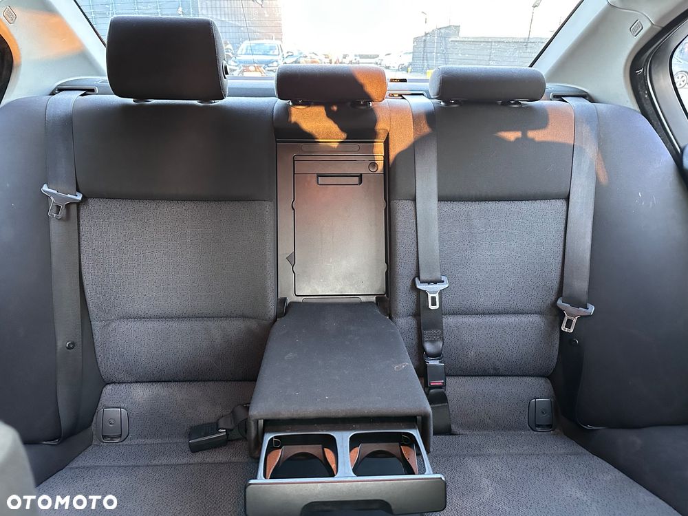 BMW Seria 3 318i - 10