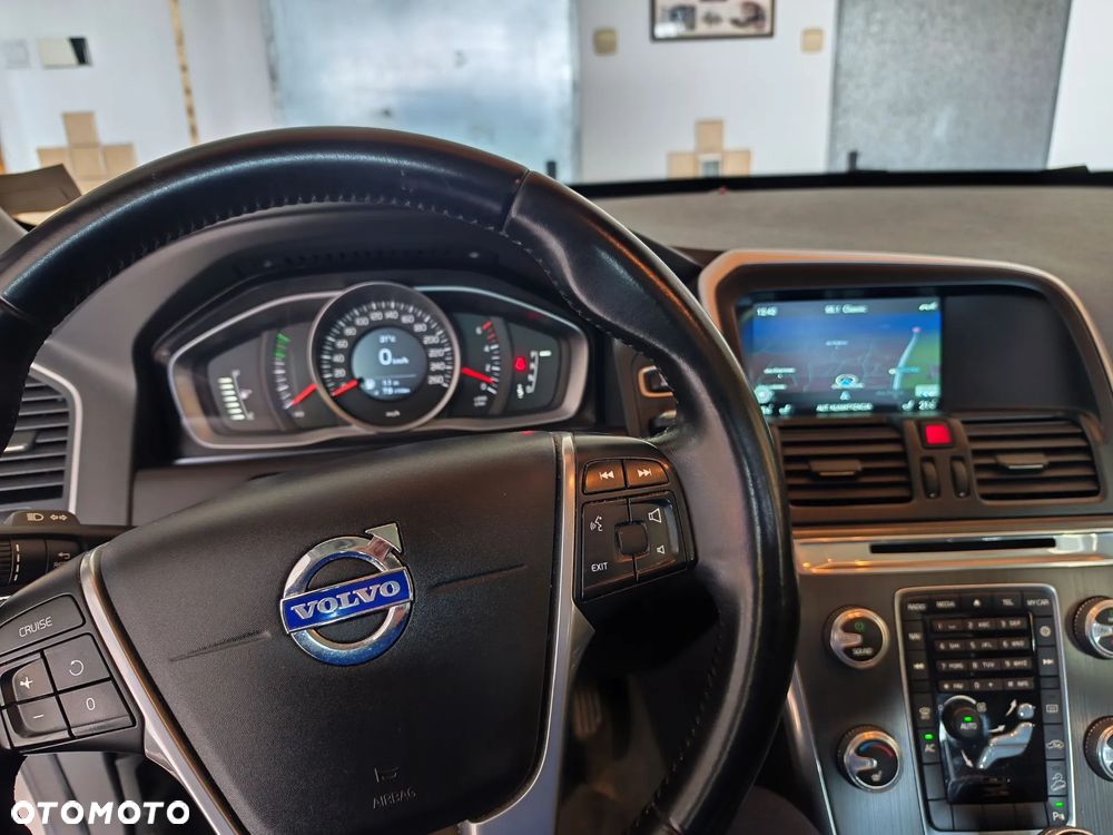Volvo XC 60 D4 AWD Momentum - 8