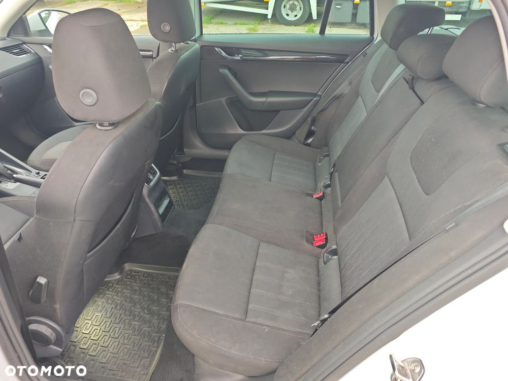 Skoda Octavia 2.0 TDI Elegance DSG - 11