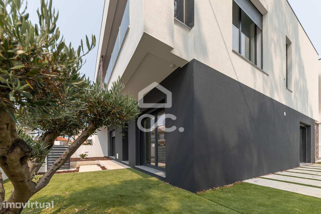 Moradia Geminada com 3 Suites e Garagem,  nos Foros de Amora - Grande imagem: 2/45