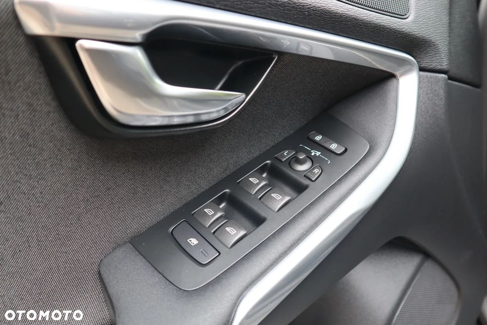 Volvo V40 Cross Country - 25