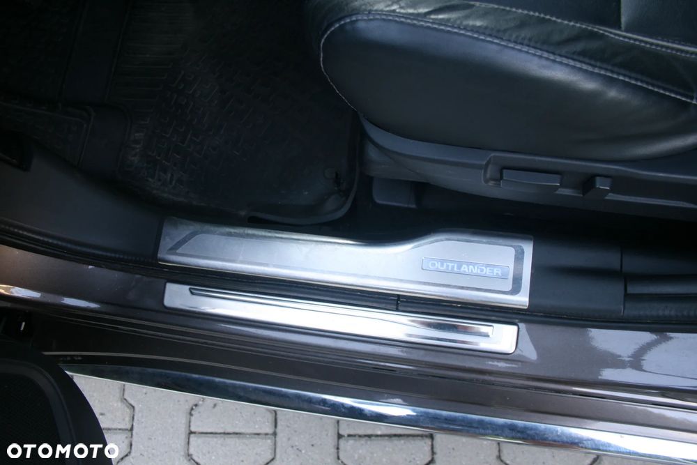 Mitsubishi Outlander Intense + - 26