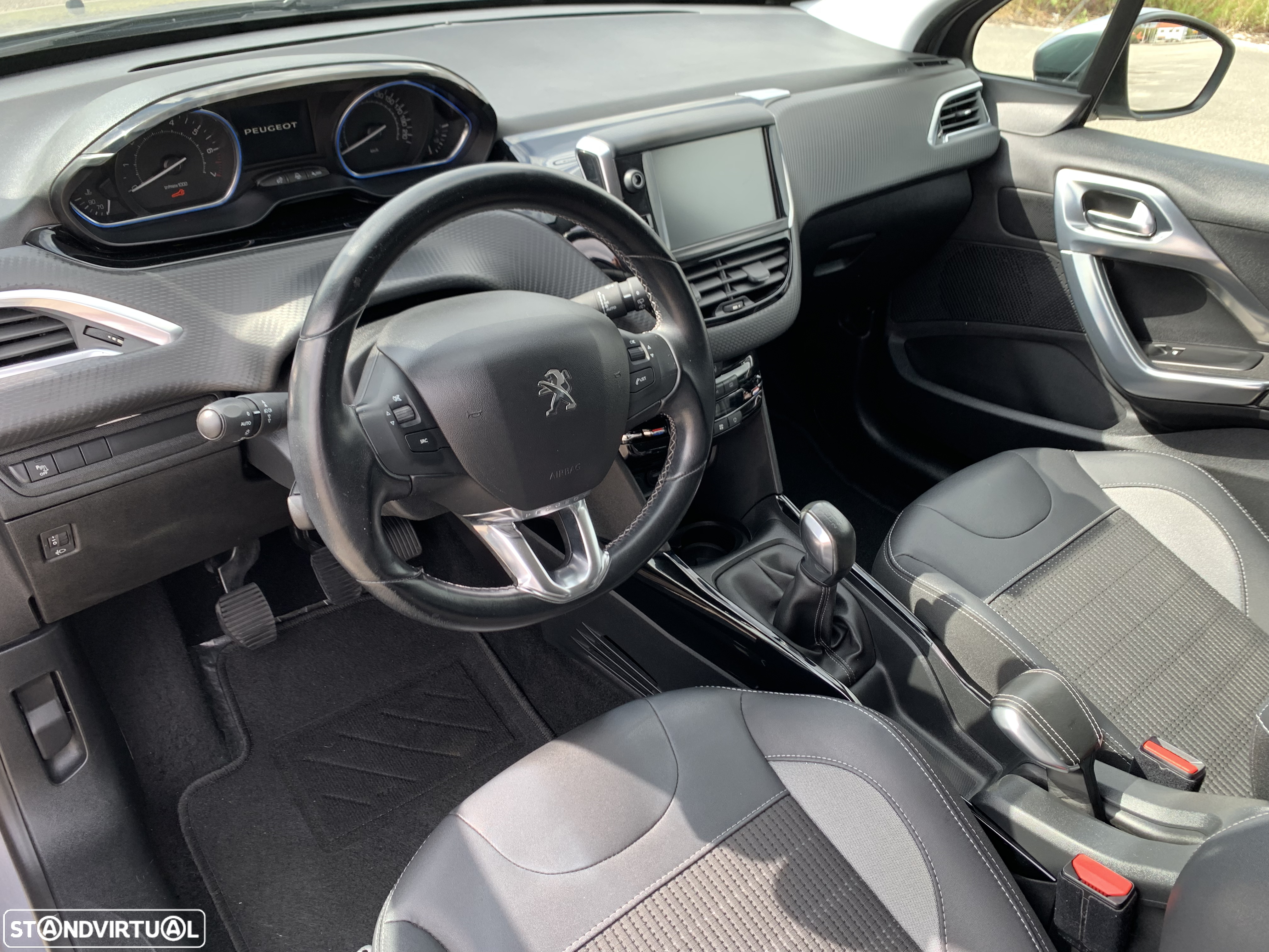 Peugeot 2008 1.2 PureTech Allure - 5