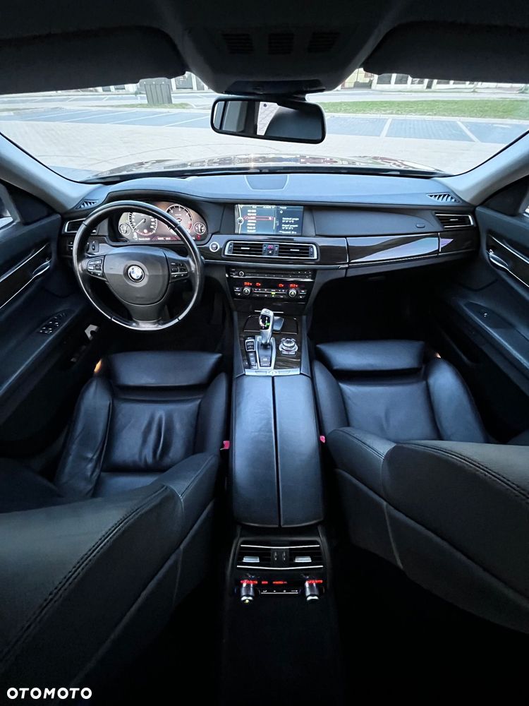 BMW Seria 7 740d xDrive - 23