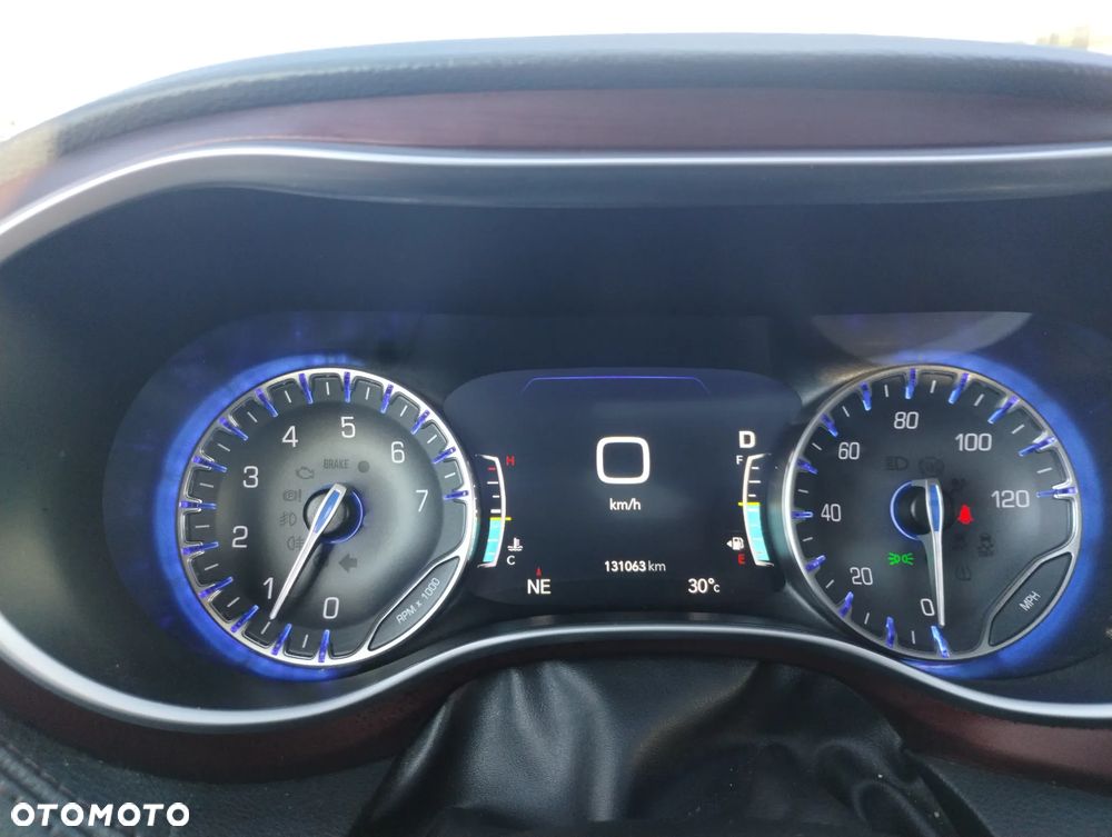 Chrysler Pacifica - 20