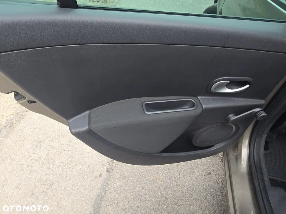 Renault Clio 1.2 16V 75 Expression - 17