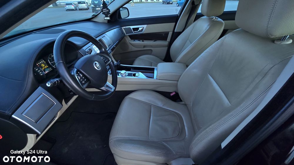 Jaguar XF 2.2 D Luxury - 13