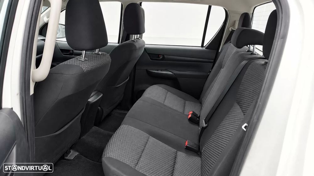Toyota Hilux 2.4 D-4D 4WD CD CM - 7