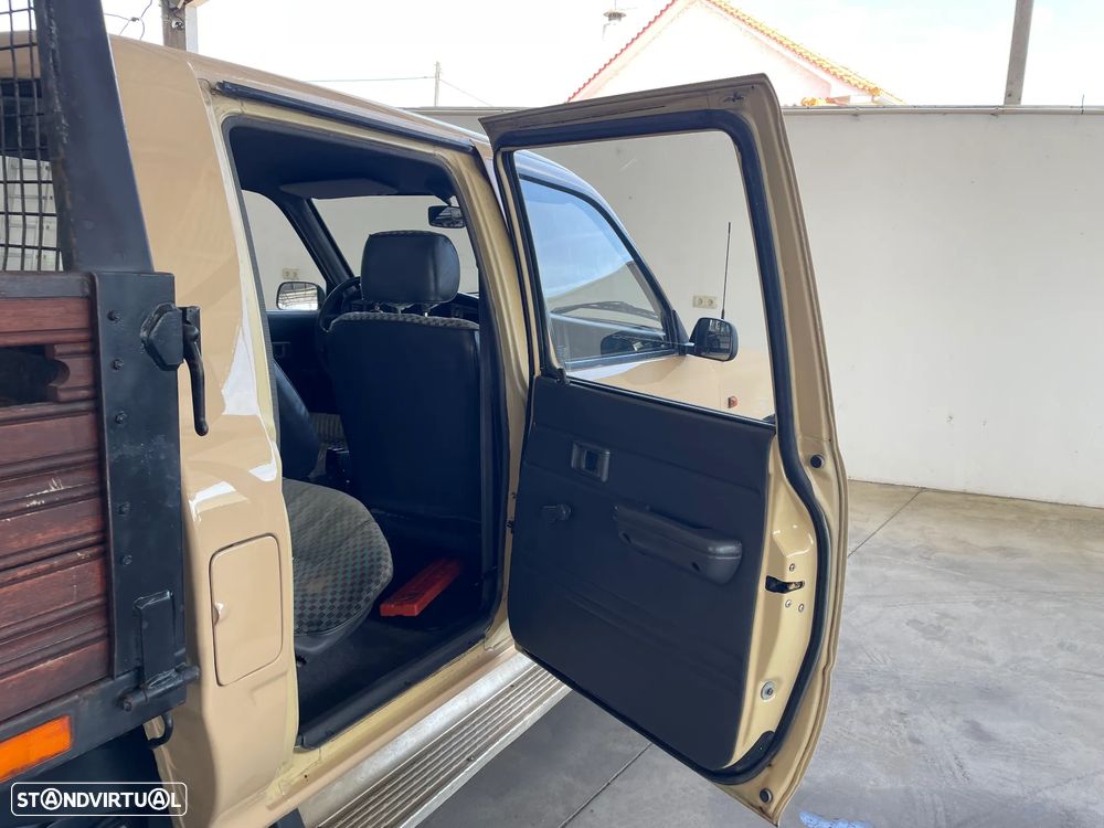 Toyota HILUX 2.4 D 4x4 C/DUPLA - 15