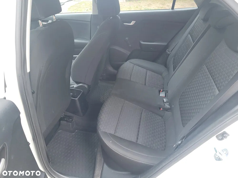 Kia Rio - 10