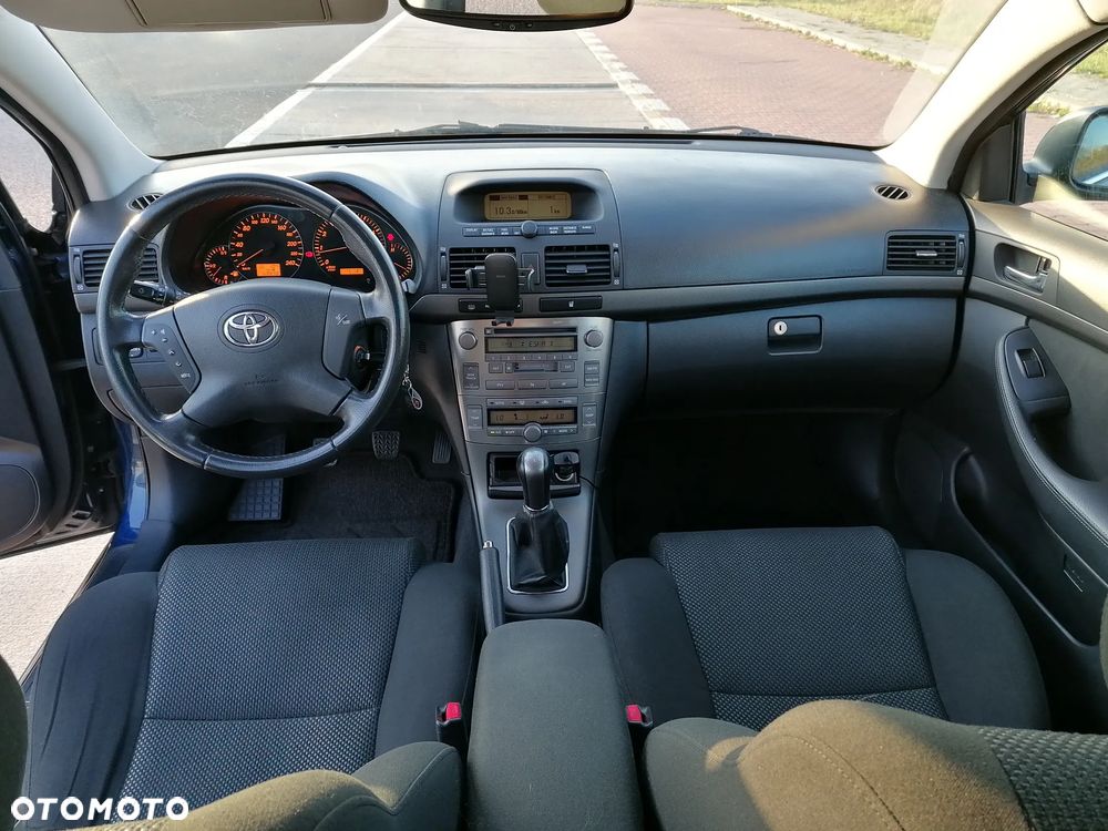 Toyota Avensis 1.8 VVT-i Combi - 11