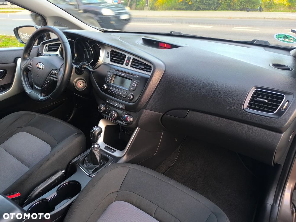 Kia Ceed 1.6 CRDi 128 Dream Team Edition - 15