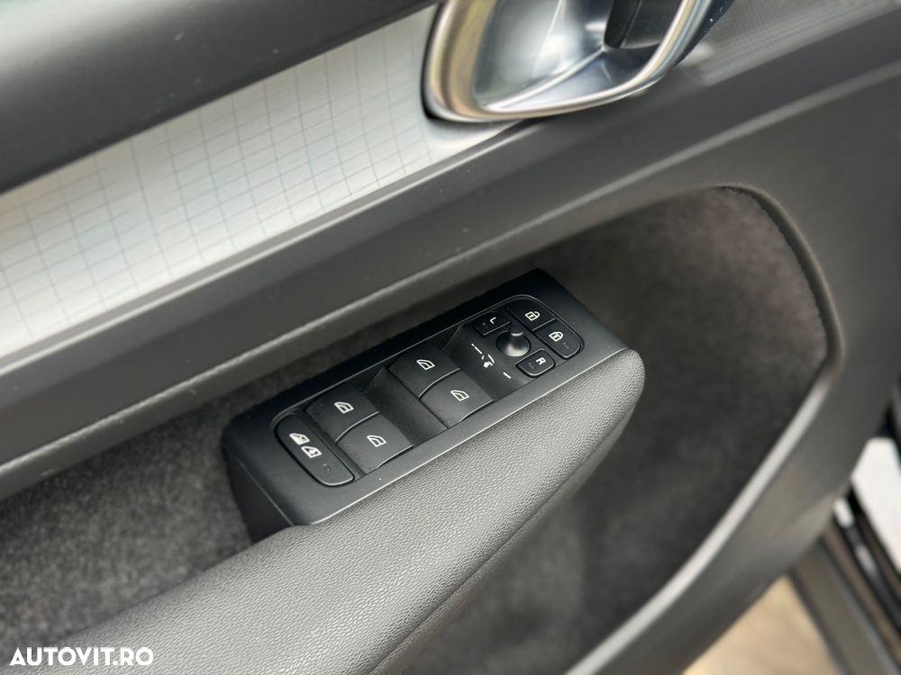 Volvo XC 40 T4 Recharge DKG Ultimate Bright - 12