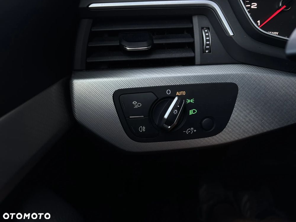 Audi A4 Avant 35 TFSI S tronic design - 22