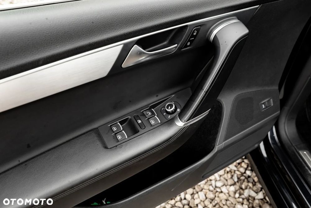 Volkswagen Passat Variant 2.0 TSI Highline - 19