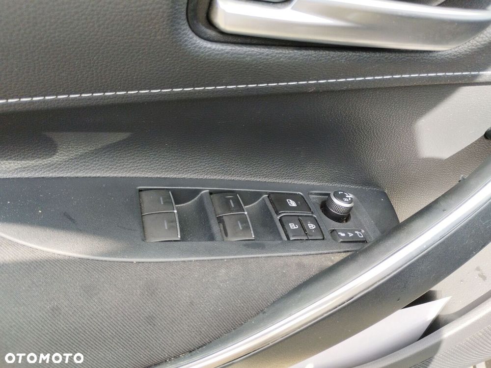 Toyota Corolla 1.8 Hybrid Comfort - 24