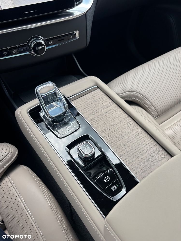 Volvo XC 90 T8 AWD Plug-In Hybrid Ultra Bright 7os - 19