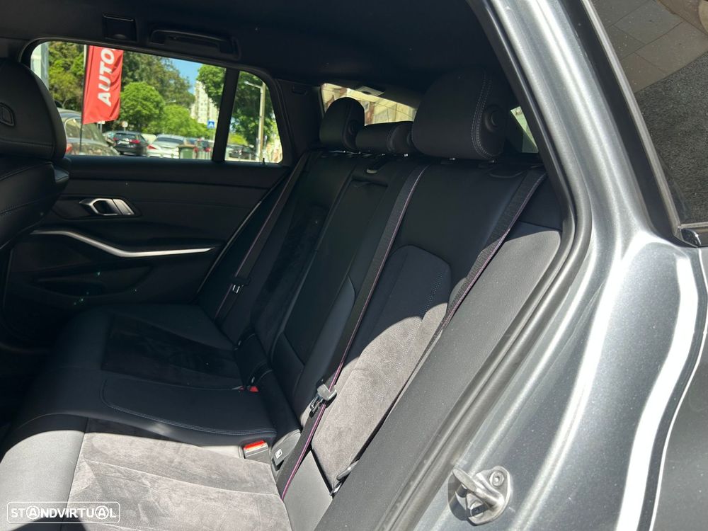 BMW 320 d Pack Desportivo M Auto - 14