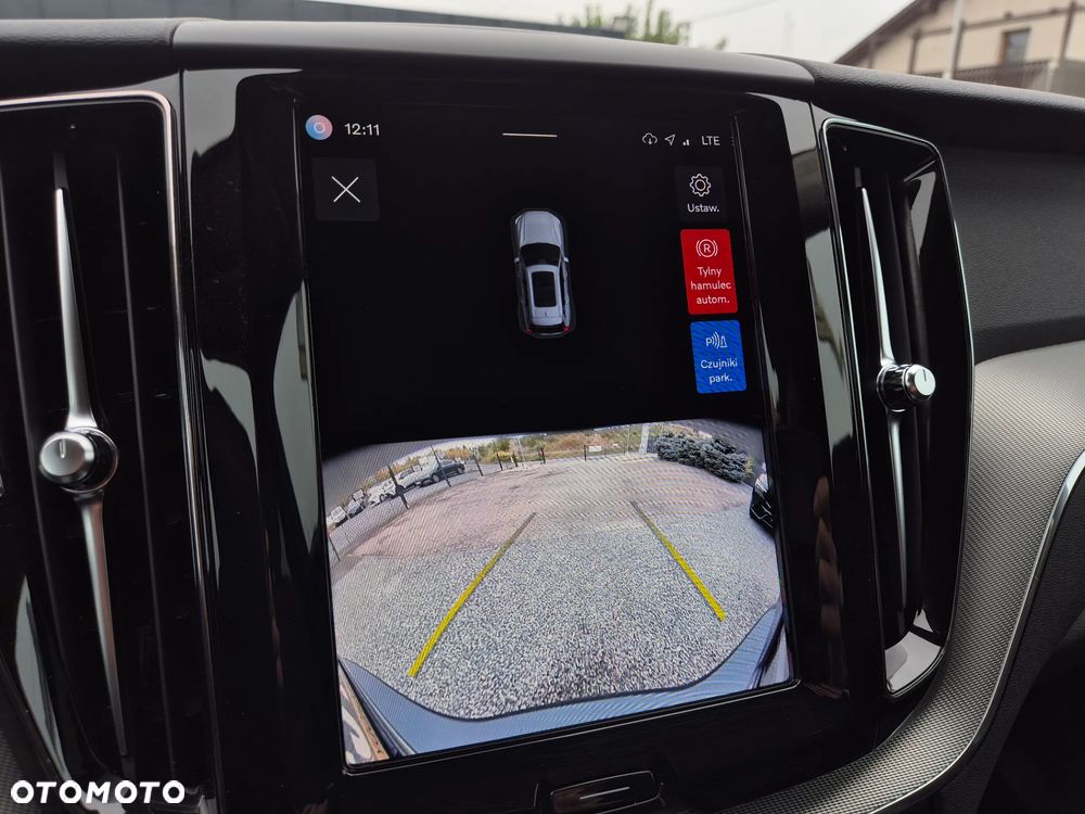 Volvo XC 60 B4 B Plus Dark - 18