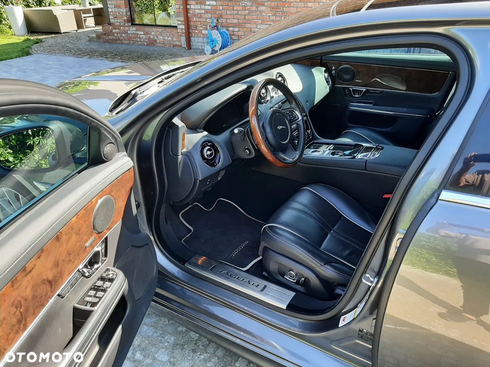 Jaguar XJ 3.0 V6 Kompressor AWD R-Sport - 10