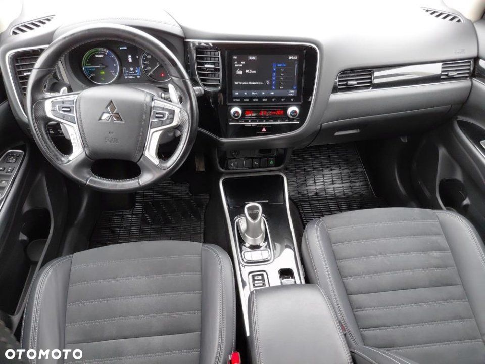 Mitsubishi Outlander - 10
