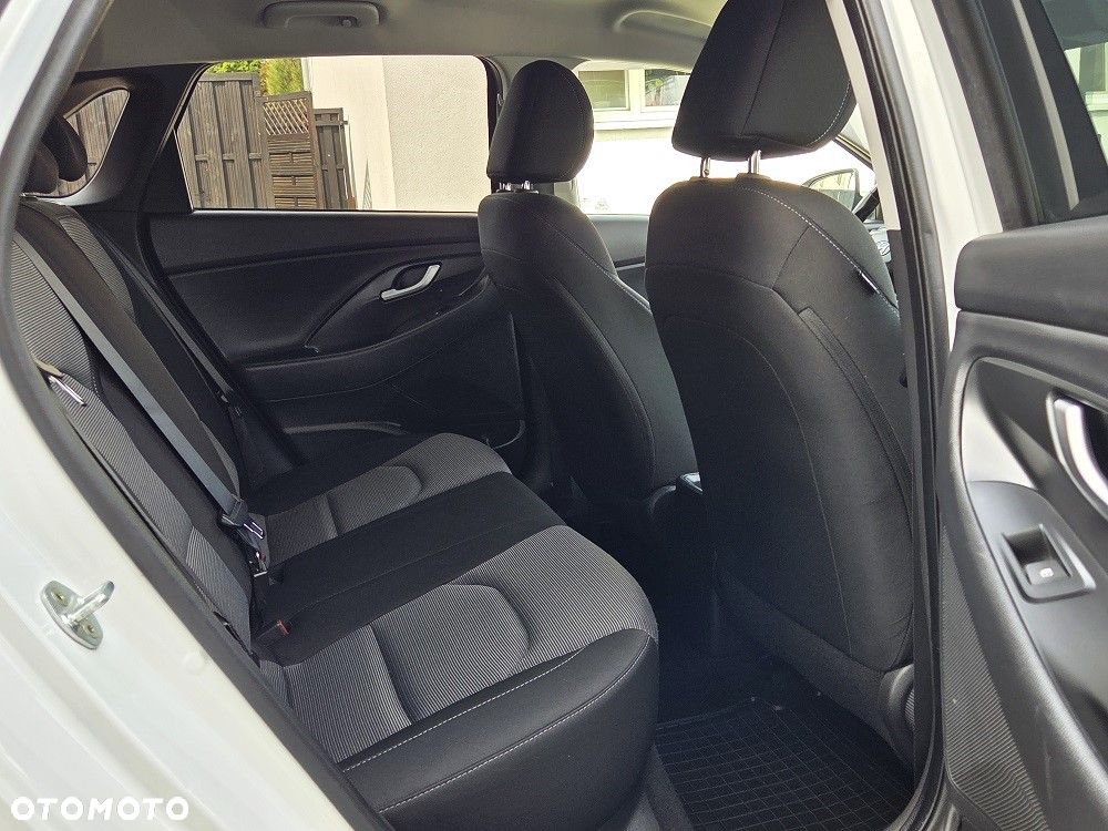 Hyundai i30 1.4 Passion - 10