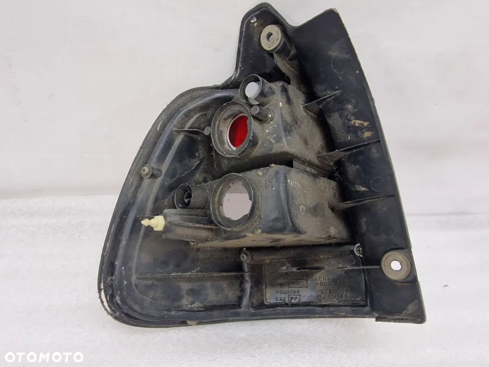 SUZUKI BALENO KOMBI 96-02 PRAWA LAMPA TYLNA TYLNIA TYŁ , NR 043-2140 , NR AUKCJI LMT41 - 4