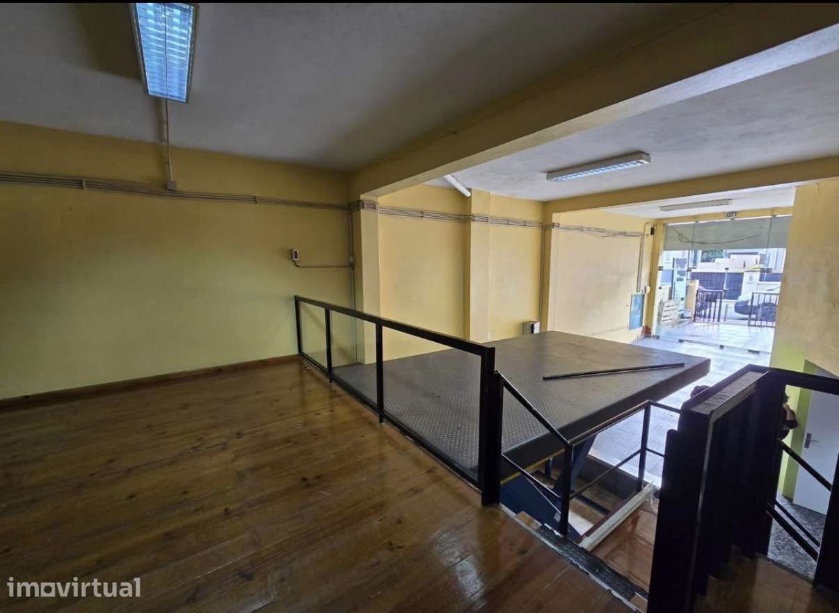 Loja vc Armazém com cerca de 950 m² divididos em 2 andares. - Grande imagem: 2/11