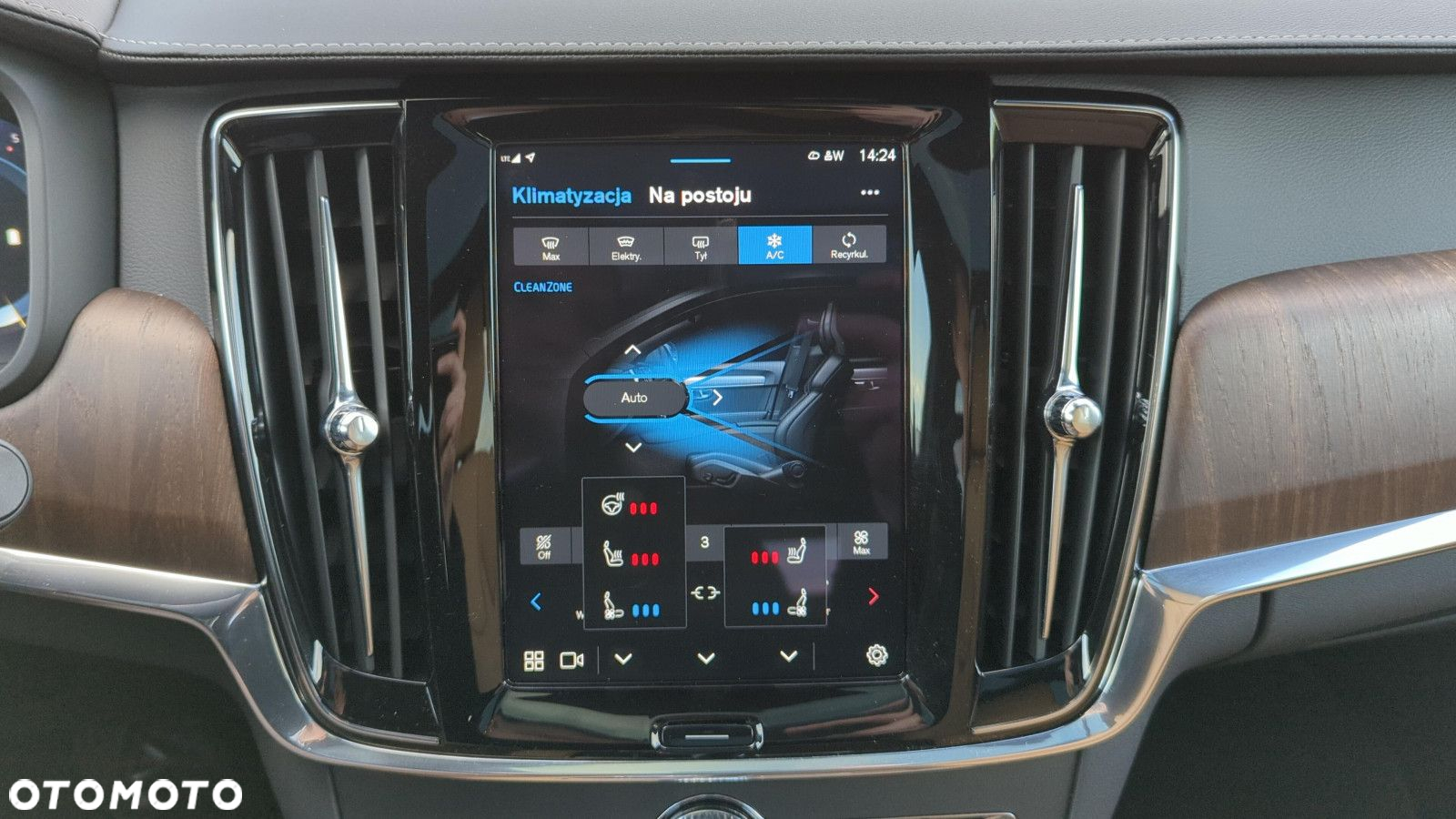 Volvo V90 Cross Country - 24