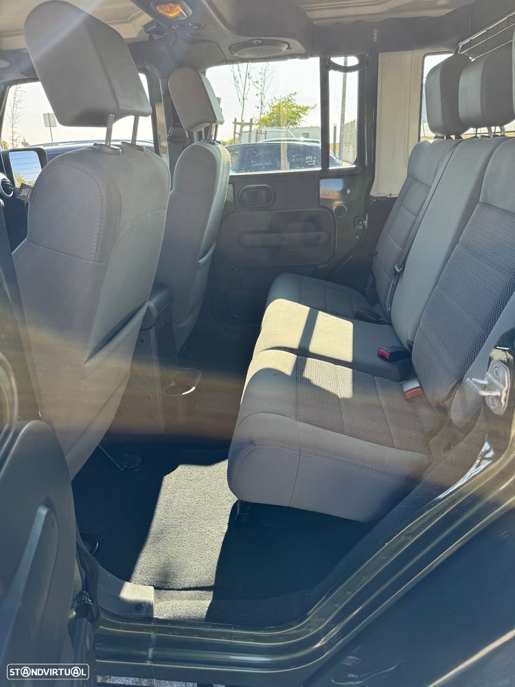 Jeep Wrangler Unlimited - 4