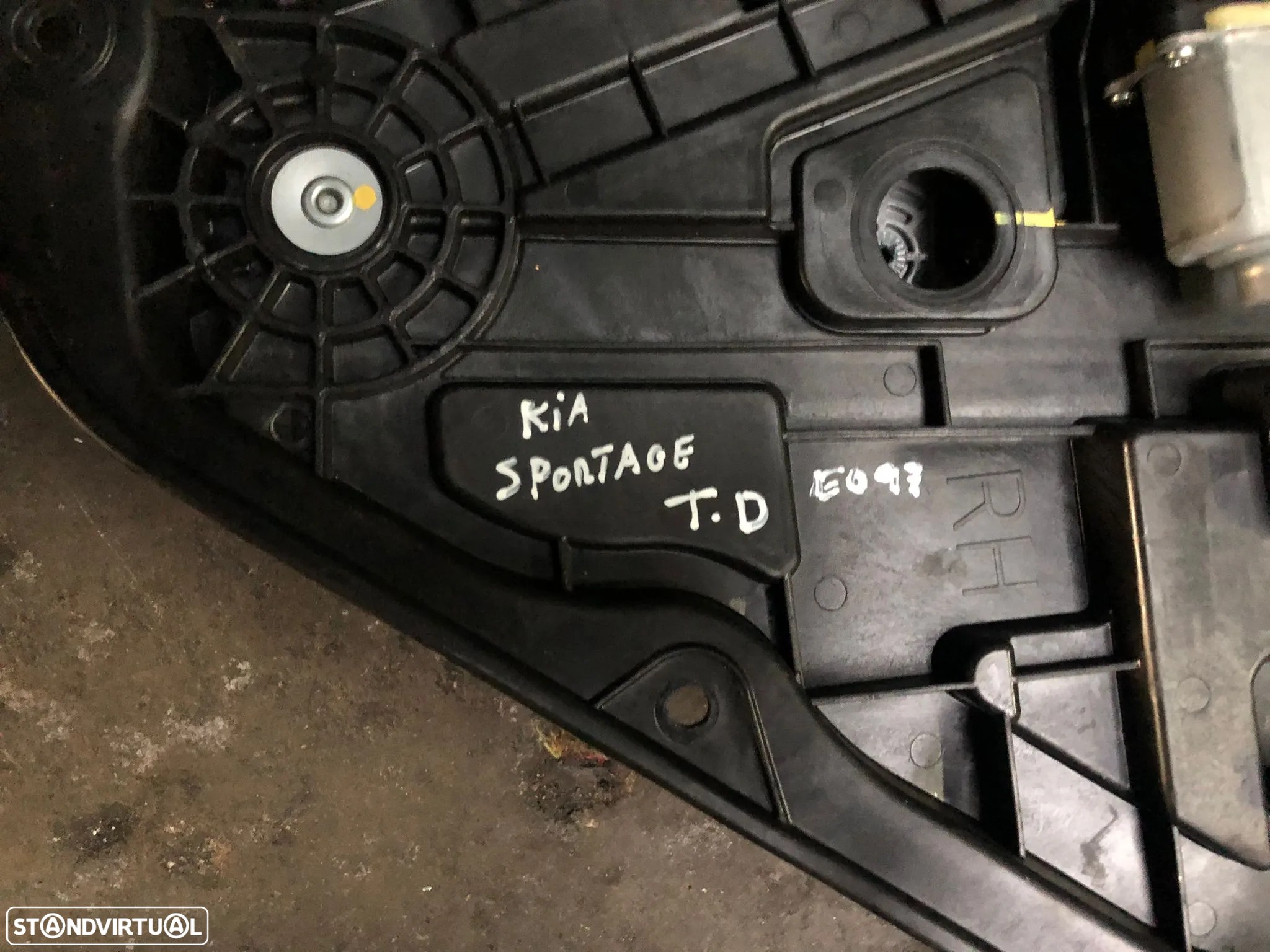 KIA SPORTAGE ELEVADOR TRAS DIREITO - E097 - 2