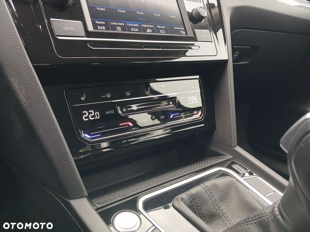 Volkswagen Passat - 15