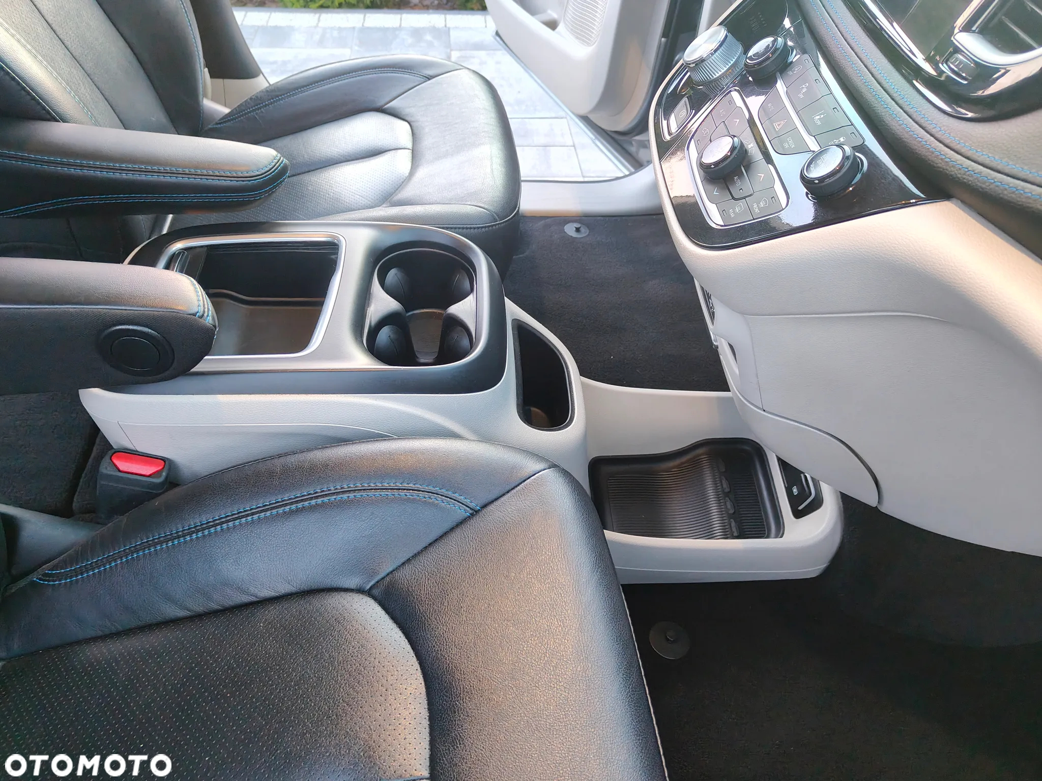 Chrysler Pacifica - 17