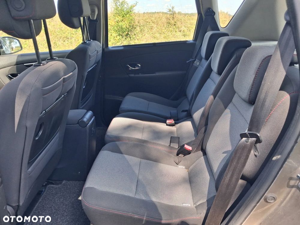 Renault Scenic dCi 110 Paris - 9