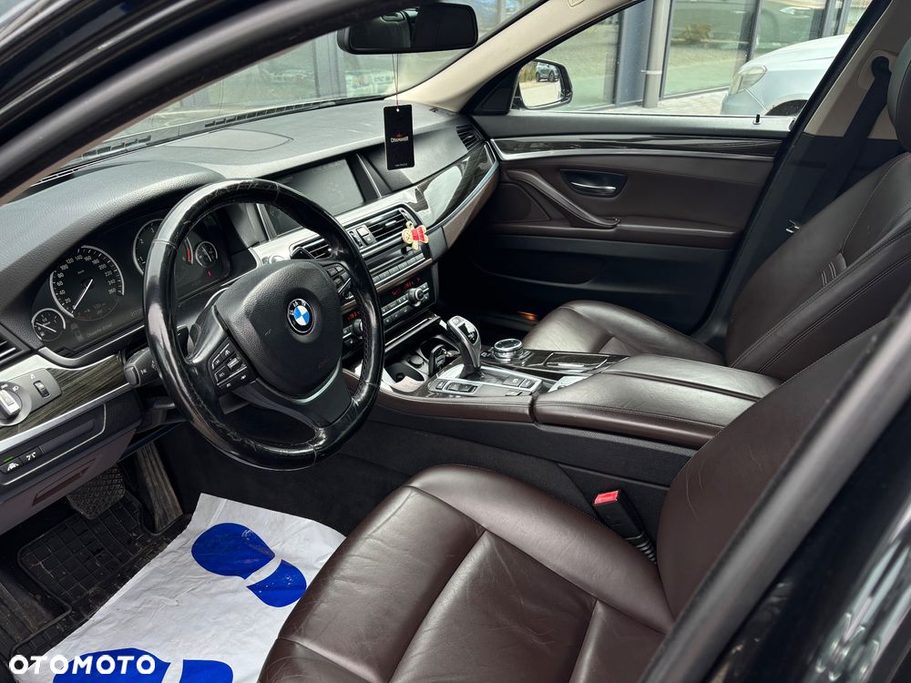 BMW Seria 5 525d Sport-Aut Luxury Line - 13