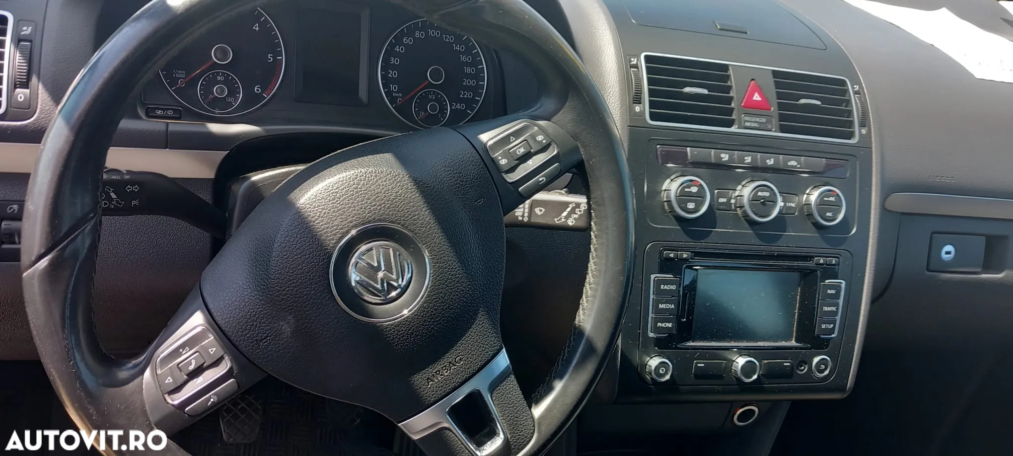 Volkswagen Touran - 8