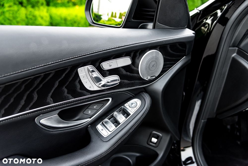 Mercedes-Benz GLC 250 4Matic 9G-TRONIC AMG Line - 21