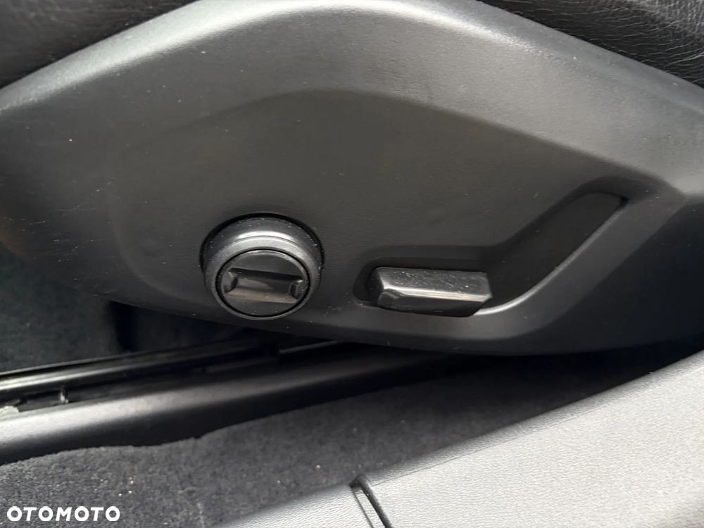 Volvo V90 D4 Geartronic Momentum Pro - 33