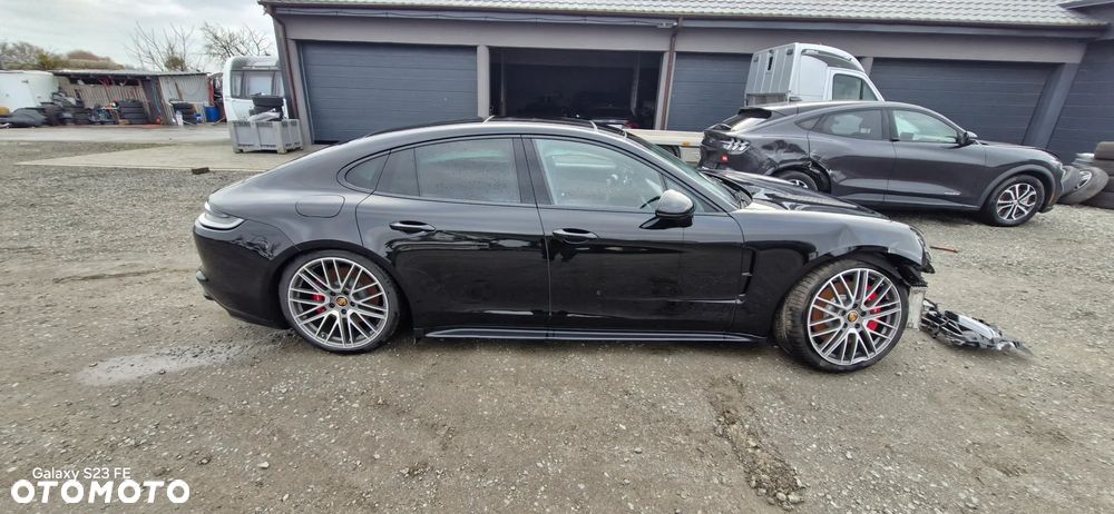 Porsche Panamera - 1