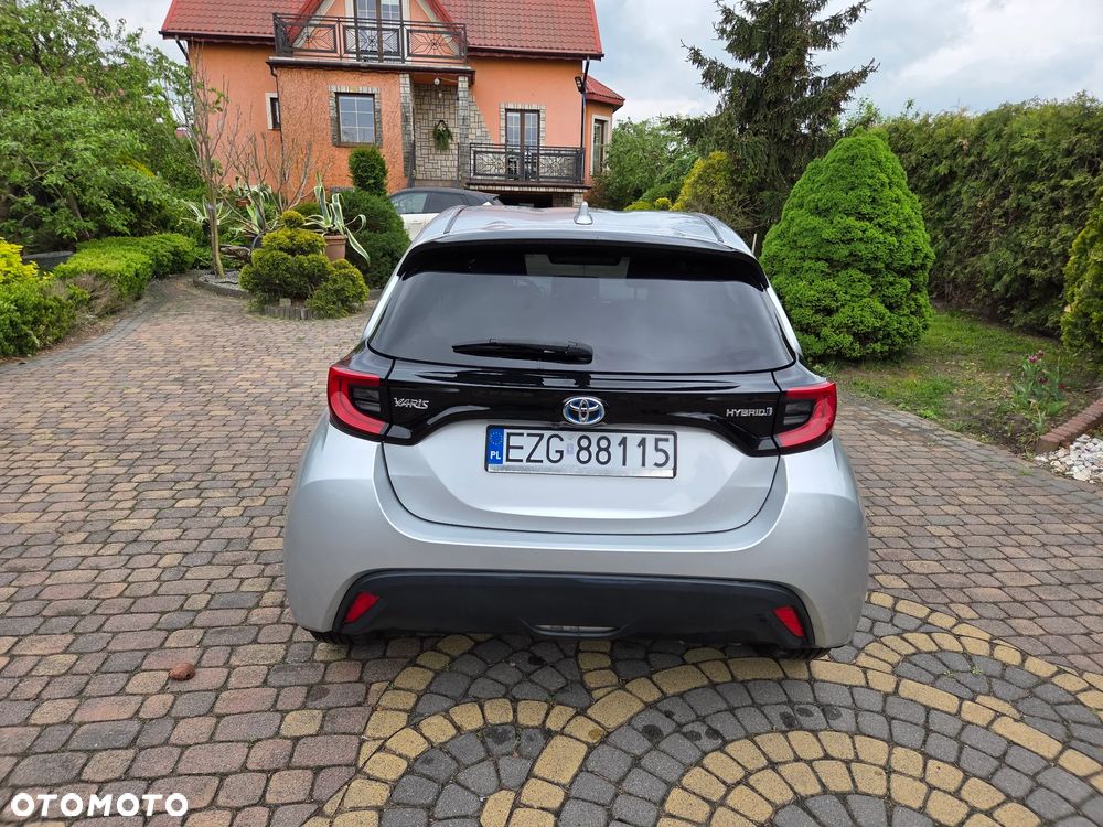 Toyota Yaris Hybrid 100 Premium - 4