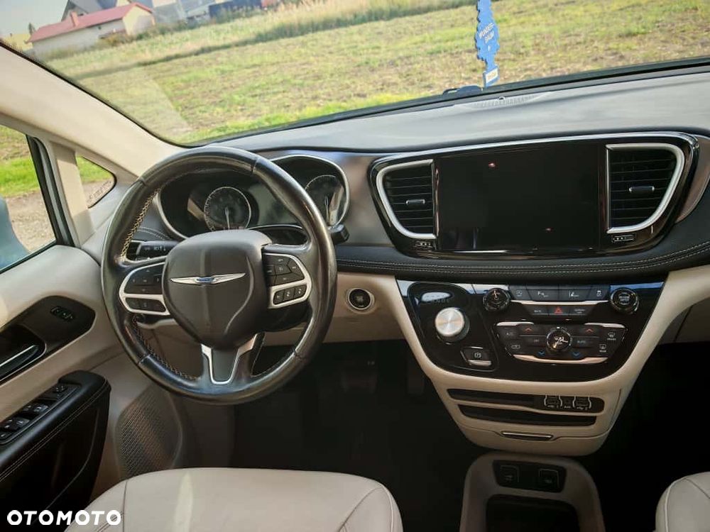 Chrysler Pacifica - 32