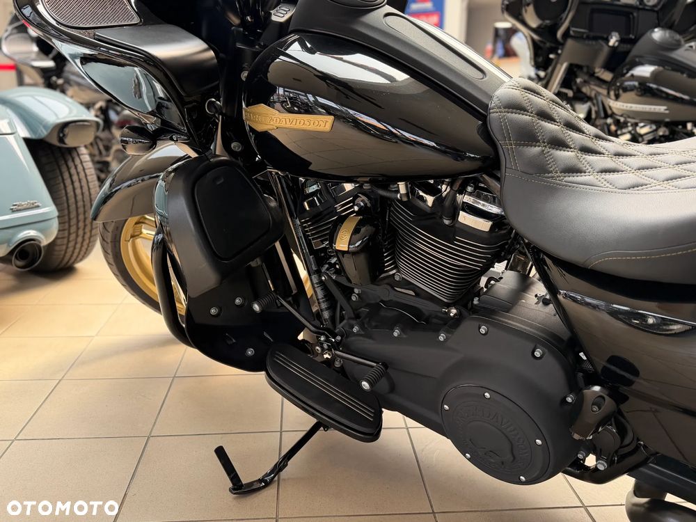 Harley-Davidson Touring Road Glide - 19