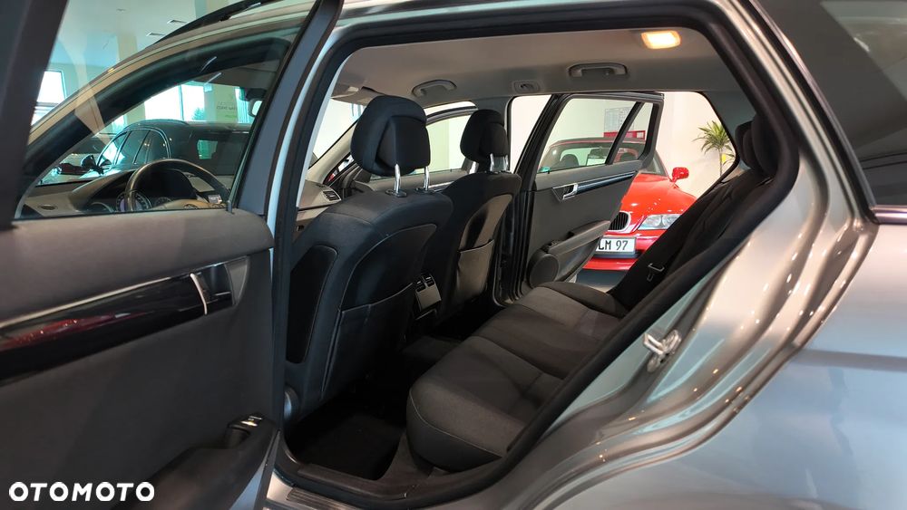 Mercedes-Benz Klasa C 180 T Kompressor Automatik - 29