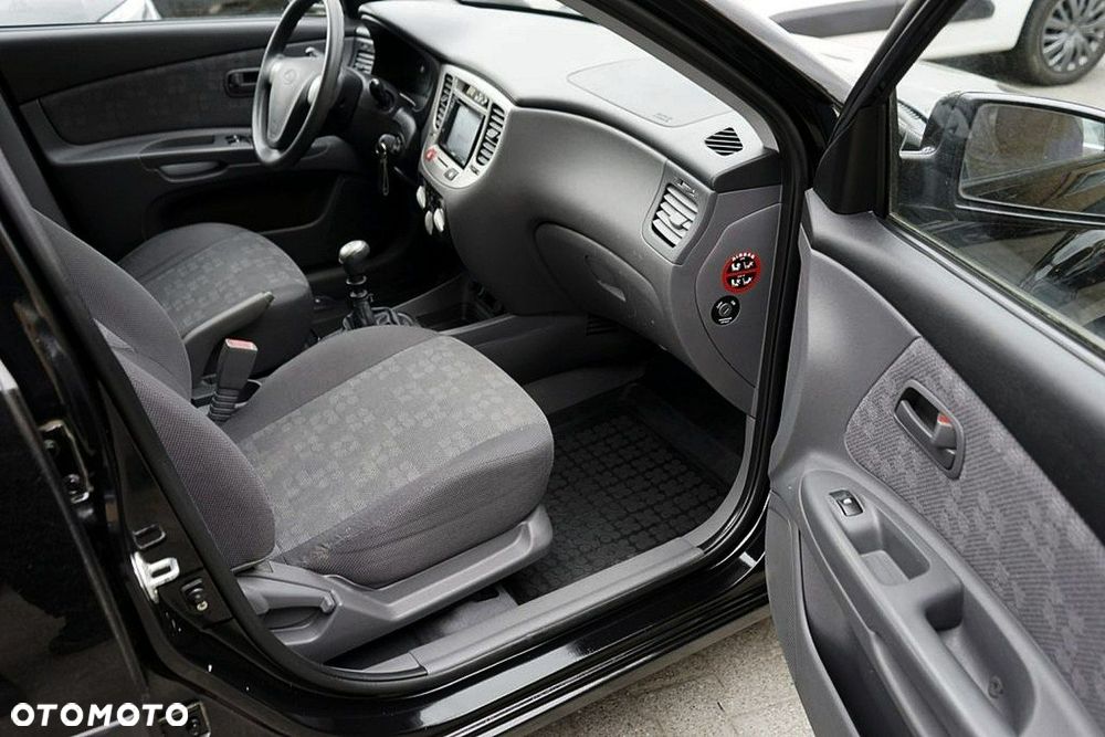 Kia Rio - 16